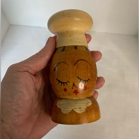 VINTAGE | Wooden Chef Salt & Pepper Shaker Set - Picture 4 of 11
